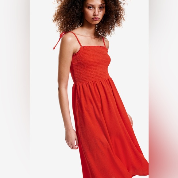◾️3/$25 H&M Tie Shoulder Strap Smocked MIDI Dress - Picture 10 of 13